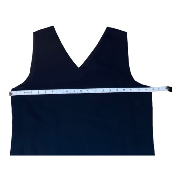 Elizabeth & Clarke The Bennet Unstainable White Sleeveless V-Neck Top | Size 10 - Picture 7 of 11